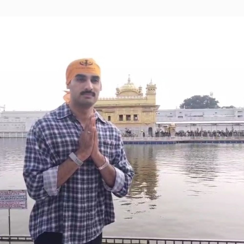 गोल्डन टेंपल पहुंचे बॉलीवुड एक्टर अहान शेट्टी:बोले- अमृतसर के लोगों का प्यार अद्भुत, बॉर्डर-2 फिल्म की शूटिंग के लिए आए थे