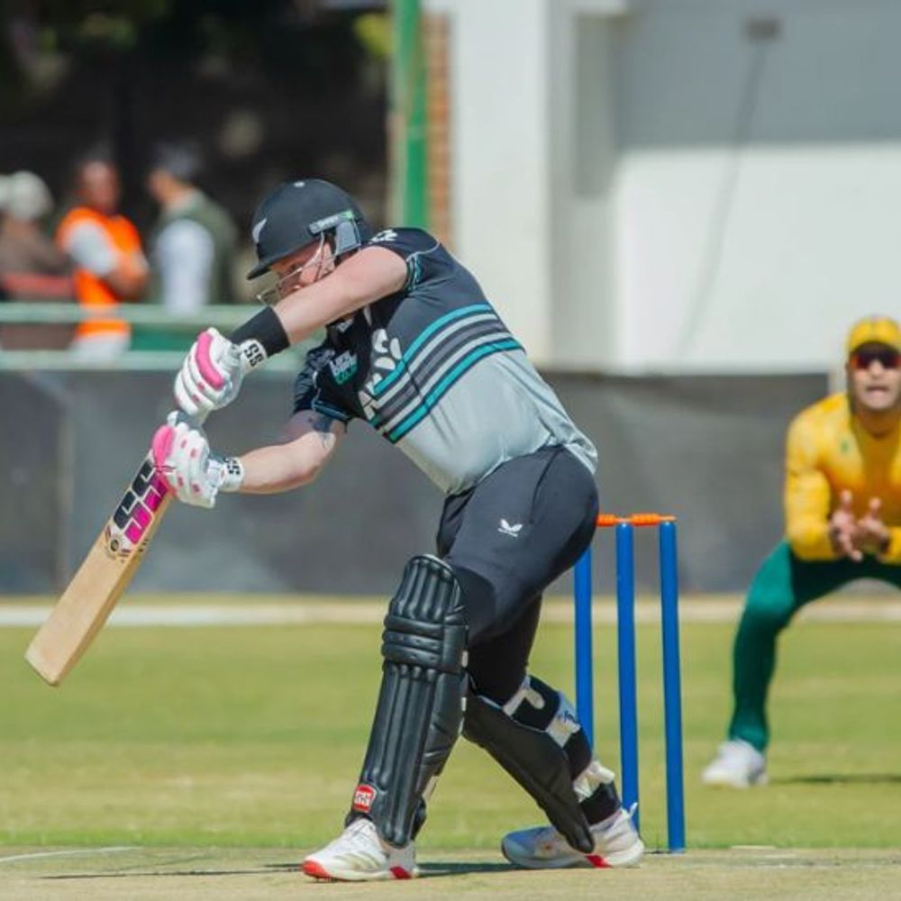 न्यूजीलैंड ने टी-20 ट्राई सीरीज जीती:साउथ अफ्रीका को 3 रन से फाइनल हराया, मैट हेनरी ने 20वें ओवर में 7 रन डिफेंड किए