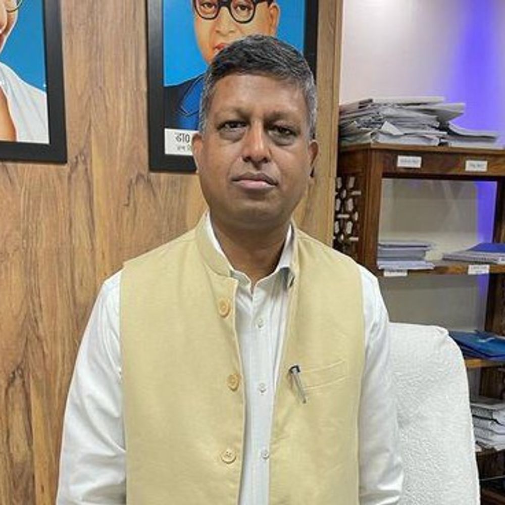 कानपुर देहात में बदले गए डीएम:कपिल सिंह बने नए जिलाधिकारी, आलोक सिंह का लखनऊ तबादला