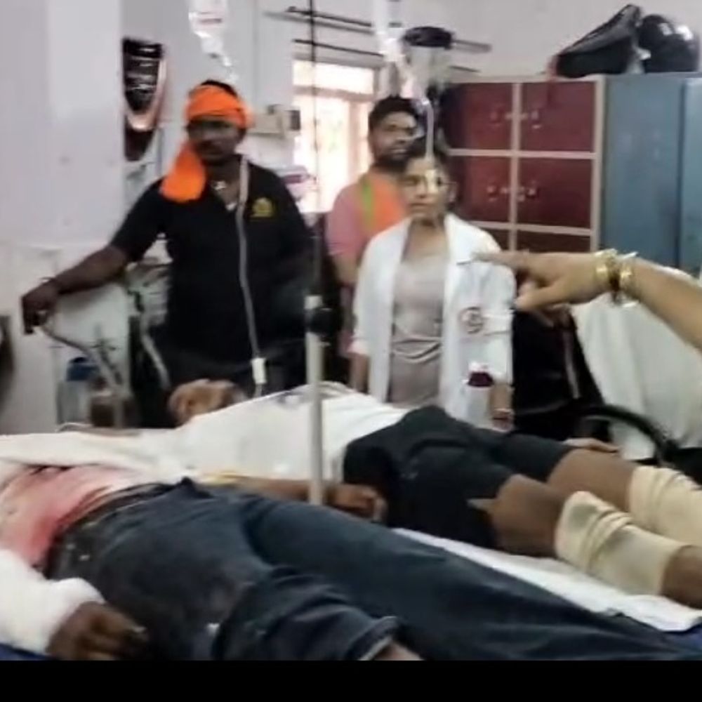 तेज रफ्तार वाहन की टक्कर से युवती की मौत:भाई-बहन घायल, टक्कर लगते ही सड़क पर गिरे बाइक सवार