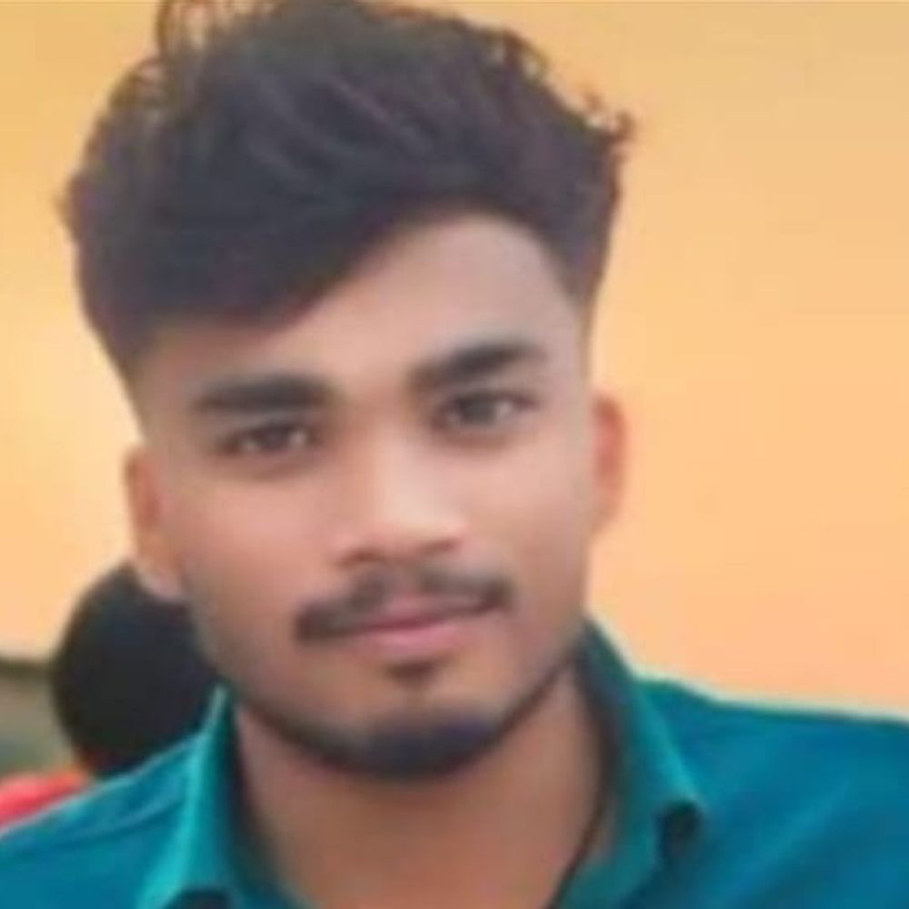मोबाइल चार्जर से करंट लगने से युवक की मौत:गोरखपुर के पिपराइच का मामला, विदेश में काम करते हैं पिता