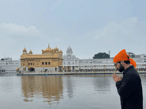 पिता बनने से पहले अमृतसर पहुंचे एक्टर राजकुमार राव:गोल्डन टेंपल में माथा टेक आशीर्वाद लिया; सोशल मीडिया पर लिखा- "सतनाम वाहेगुरु"
