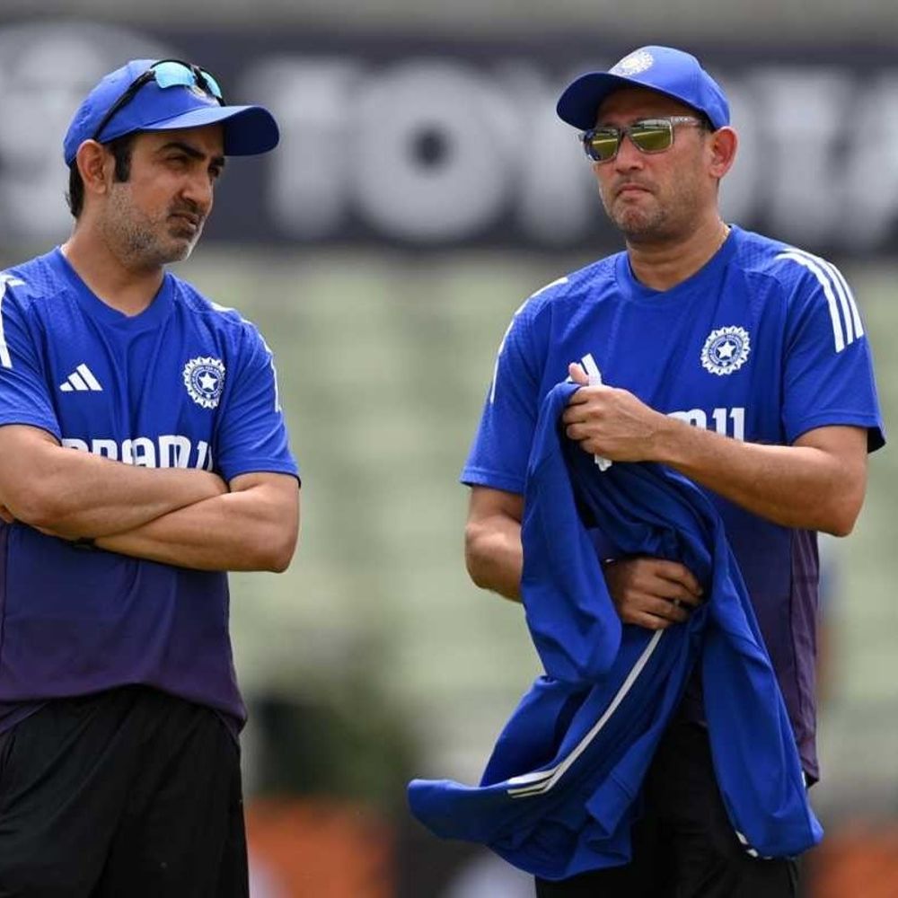 भारत के कोच गौतम गंभीर और ग्राउंड क्यूरेटर में बहस:पिच को लेकर नाखुश नजर आए गंभीर; पांचवां टेस्ट 31 जुलाई से