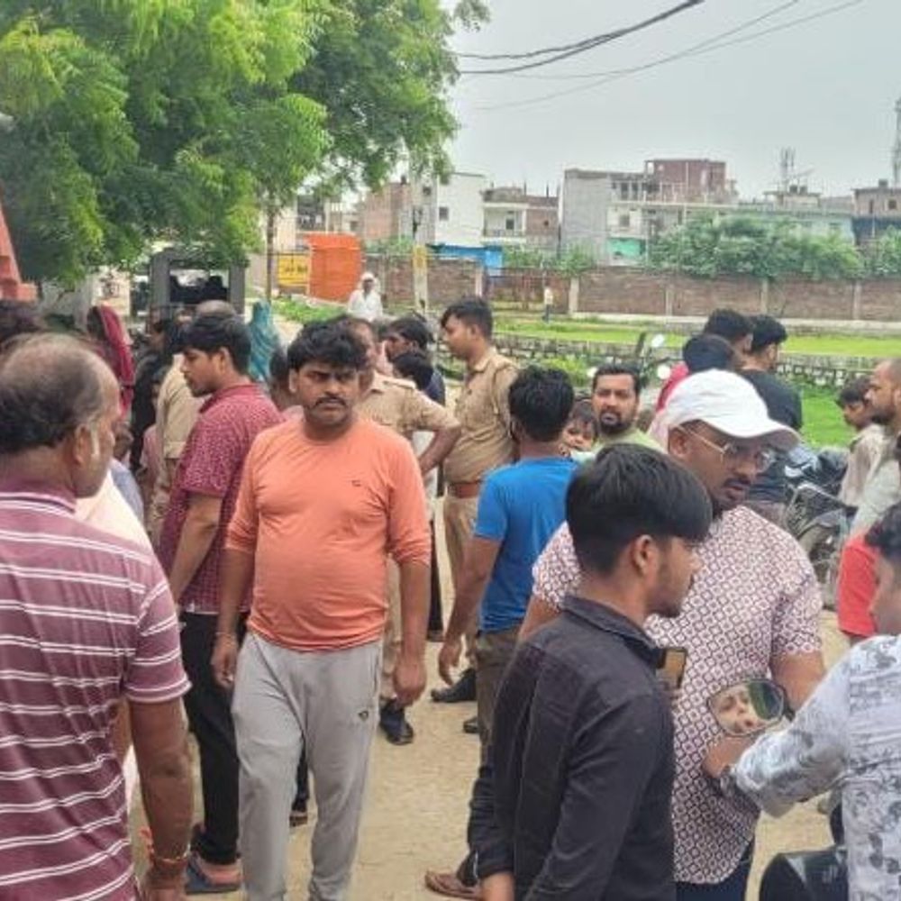 हनुमान मंदिर में मूर्ति की गई खंडित:दर्शन करने आए लोगों ने किया हंगामा, 50 साल पुराना है मंदिर