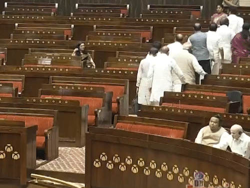 मोदी राज्यसभा नहीं पहुंचे, खड़गे बोले- ये सदन का अपमान:शाह ने कहा- मैं जवाब दे रहा हूं, उन्हें क्यों बुलाना; विपक्ष ने वॉकआउट किया