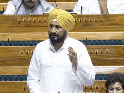 संसद में सांसद चन्नी ने उठाए जालंधर के मुद्दे:बोले-ईदगाह की जमीन खाली करने का दिया नोटिस; नमाज पढ़ने का हक छीन रही सरकार
