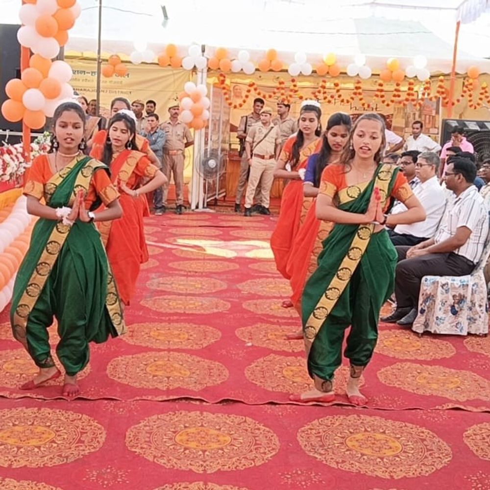 महराजगंज में आकांक्षा हाट का आयोजन:महिलाओं के आर्थिक सशक्तिकरण को बढ़ावा, कई लोग मौजूद रहे