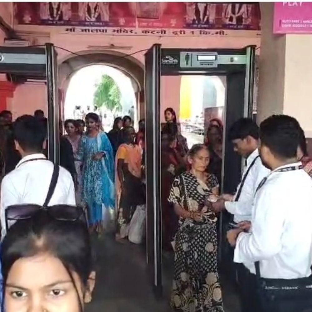 कटनी जंक्शन पर चला टिकट चेकिंग अभियान:बिना टिकट यात्रा कर रहे 367 यात्रियों से वसूले 2.27 लाख रुपए