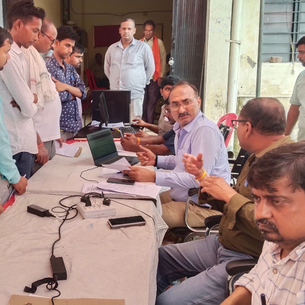 महराजगंज में विद्युत विभाग की कार्रवाई:दो बिजली चोरों पर एफआईआर दर्ज, 315 कनेक्शन काटे