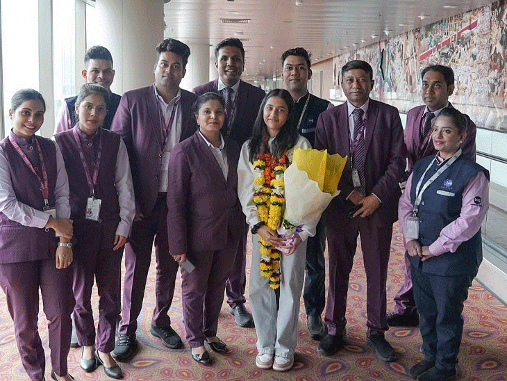 चेस वर्ल्ड कप विजेता दिव्या देशमुख का नागपुर में स्वागत:परिवार और कोच को दिया जीत का श्रेय; फाइनल में कोनेरू हम्पी को हराया था