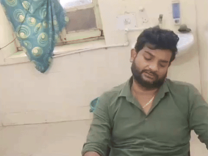 मेडिकल सर्टिफिकेट के लिए डॉक्टर ने मांगे 500 रुपए, VIDEO:पैसे न देने पर छात्र को निकाला; सिविल सर्जन बोले- रिश्वत गंभीर मामला, होगी जांच