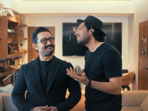 पहली बार बेटे जुनैद के साथ स्क्रीन पर दिखें आमिर:बाप-बेटे की जोड़ी ने बनाया 'अंदाज अपना-अपना’ का पैरोडी, वीडियो में छोटे बेटे आजाद का कैमियो
