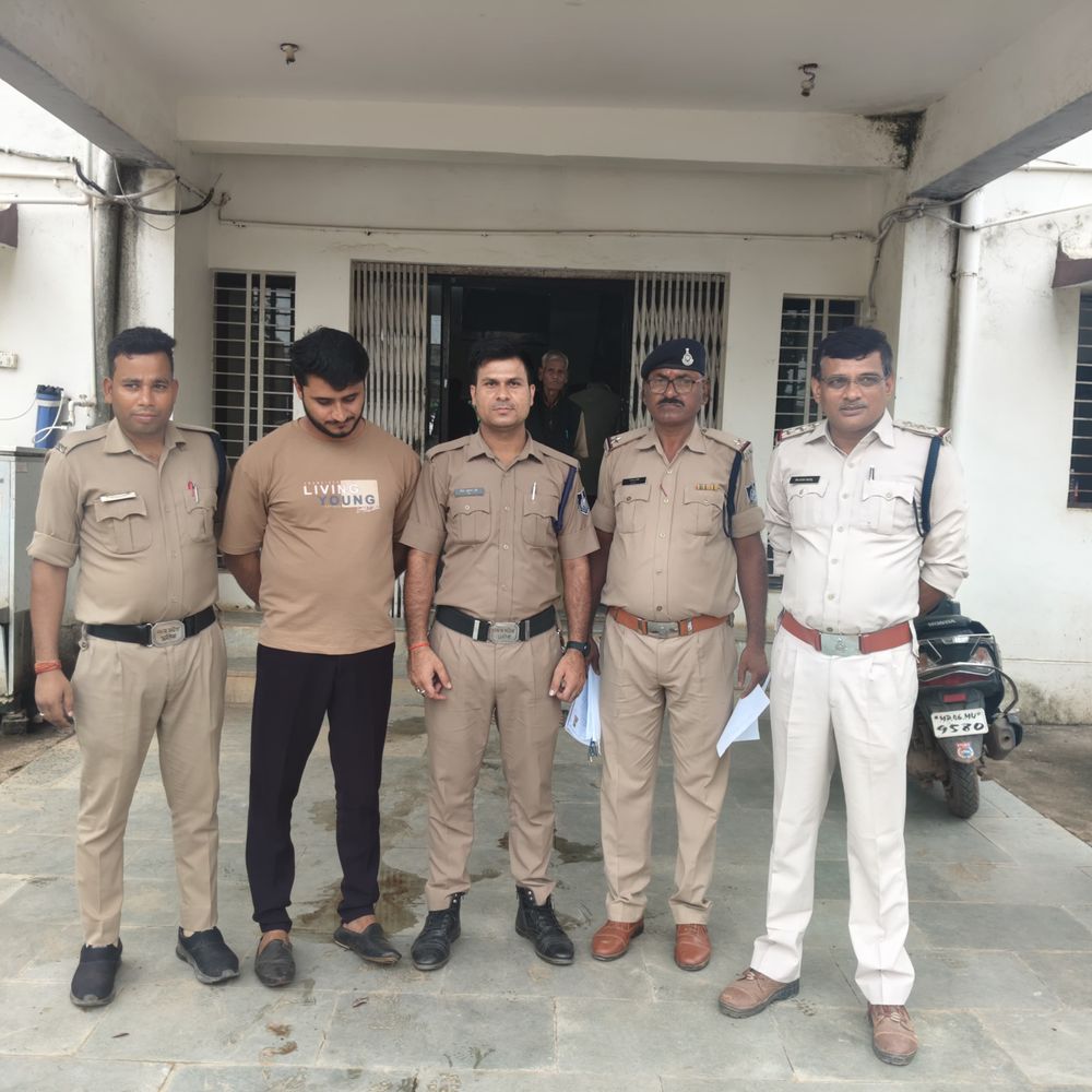 मऊगंज में पुलिस ने घेराबंदी कर पकड़ा शराब तस्कर:180 लीटर अवैध शराब और बिना नंबर की स्कॉर्पियो जब्त