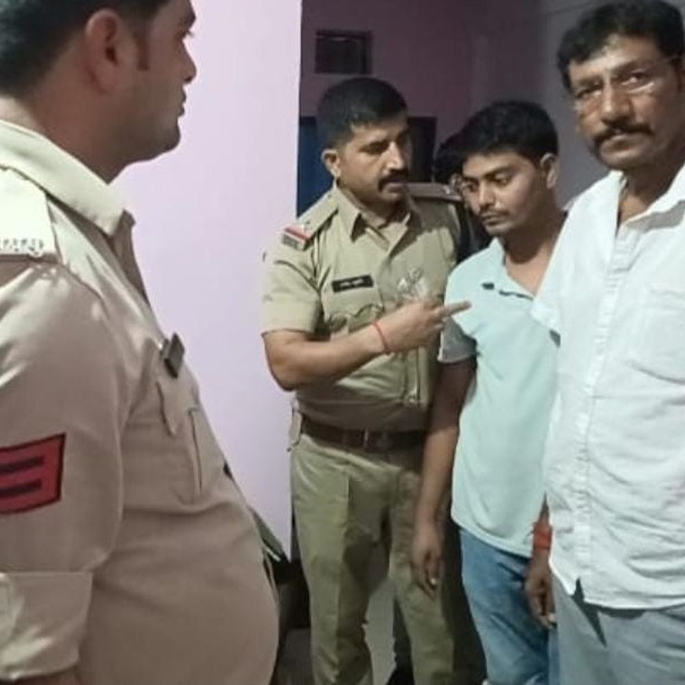 सिंगरौली में एक बिल्डिंग चल रहे जुए के दो फड़:पुलिस ने 10 आरोपियों को किया गिरफ्तार, यूपी से जुआ खेलने आते थे आरोपी
