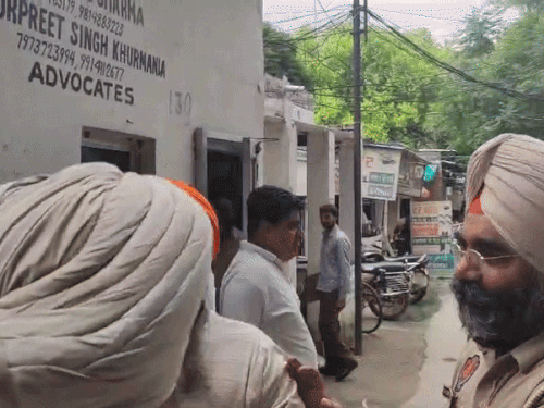 अजनाला थाना कांड केस अमृतसर शिफ्ट:डिब्रूगढ़ जेल से लाए 9 आरोपी डिस्ट्रिक कोर्ट पहुंचे; बाजेके बोला-अमृतपाल के नशा करने का बयान झूठा