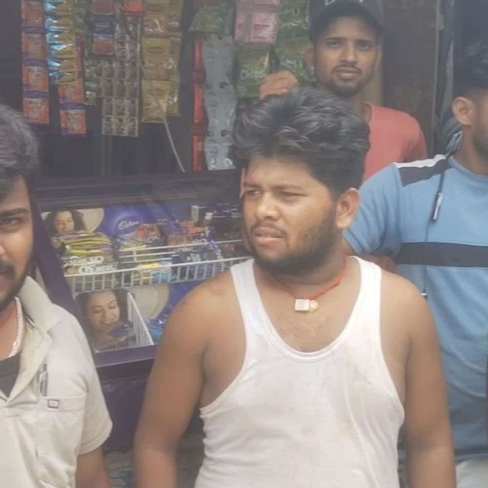 किराना दुकान से ₹5 हजार नकद और सामान उड़ाया VIDEO:बेतिया के साठी बाजार की वारदात, लगातार चोरियों से व्यापारी नाराज