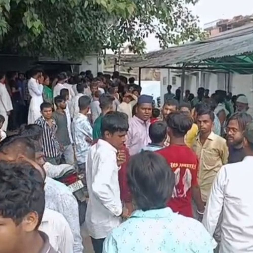 पैर फिसलने से नदी गिरा मजदूर, मौत:जहानाबाद में स्थानीय लोगों ने निकाला शव, परिजनों ने मुआवजे की मांग की