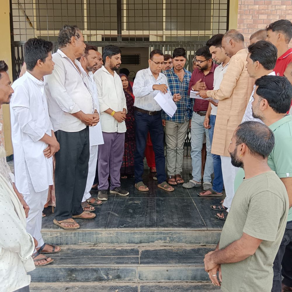 उज्जैन-झालावाड़ मार्ग पर डंपर परिवहन से सोयतकलां के ग्रामीण परेशान:2 किमी पश्चिम दिशा में डायवर्शन की मांग