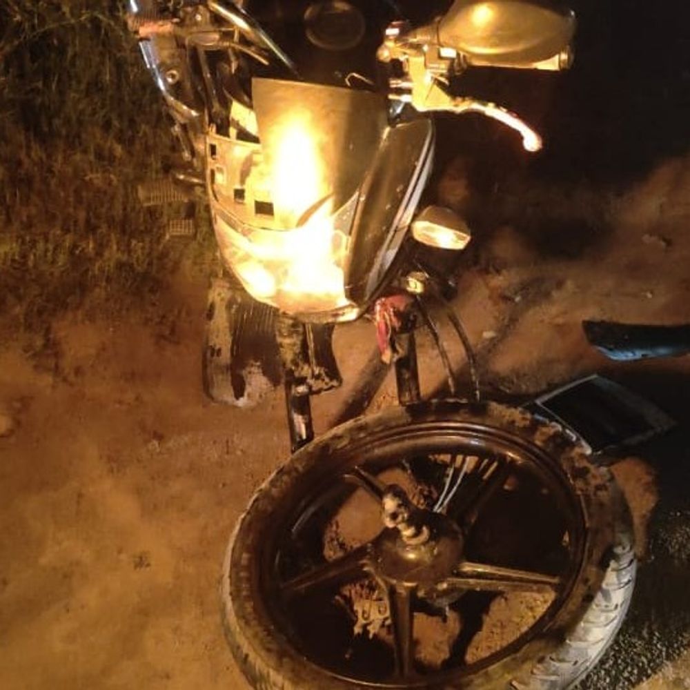 एम्बुलेंस ने बाइक में मारी टक्कर:उन्नाव के युवक की हालत गंभीर, ट्रामा सेंटर रेफर