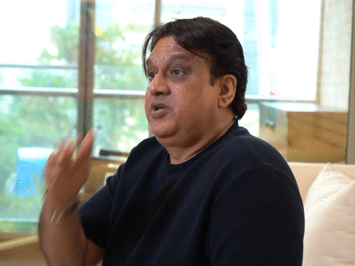 खुद की किताब पढ़कर भावुक हुए डब्बू मलिक,:बोले- कई बार पन्नों पर आंसू टपके, दिल का बोझ कम हुआ, हर चैप्टर एक संपूर्ण कहानी है