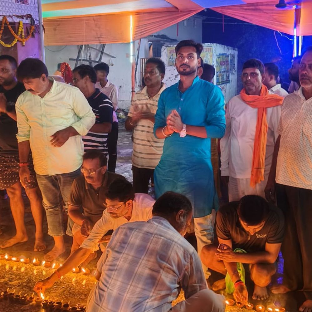 बाबा मनोकामना नाथ मंदिर में दीप उत्सव:11 हजार दीपों से सजा मंदिर, भंडारे में हजारों श्रद्धालुओं ने ग्रहण किया प्रसाद