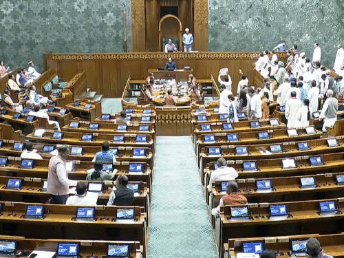 लोकसभा की कार्यवाही 2 बजे तक स्थगित:विपक्ष का वोटर वेरिफिकेशन को लेकर हंगामा; अमेरिकी टैरिफ पर चर्चा की भी मांग