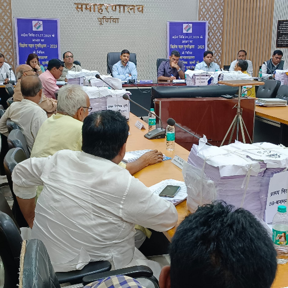 नई सूची में 19.94 लाख वोटरों के नाम शामिल:2 लाख 73 हजार वोटर लिस्ट से बाहर, पूर्णिया में वोटर वैरिफिकेशन की नई लिस्ट जारी