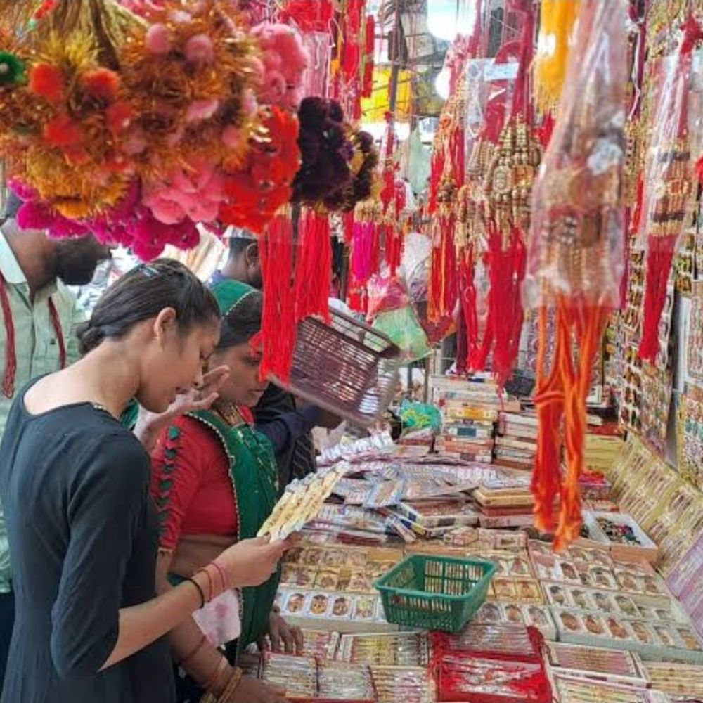 रक्षाबंधन में वॉटरप्रूफ लिफाफे में भेजिए भाईयों को राखी:24 घंटे में दिल्ली-मुंबई और 3 दिन में विदेश पहुंचाएगी डाक विभाग, राखियों को ट्रैक करने की भी सुविधा