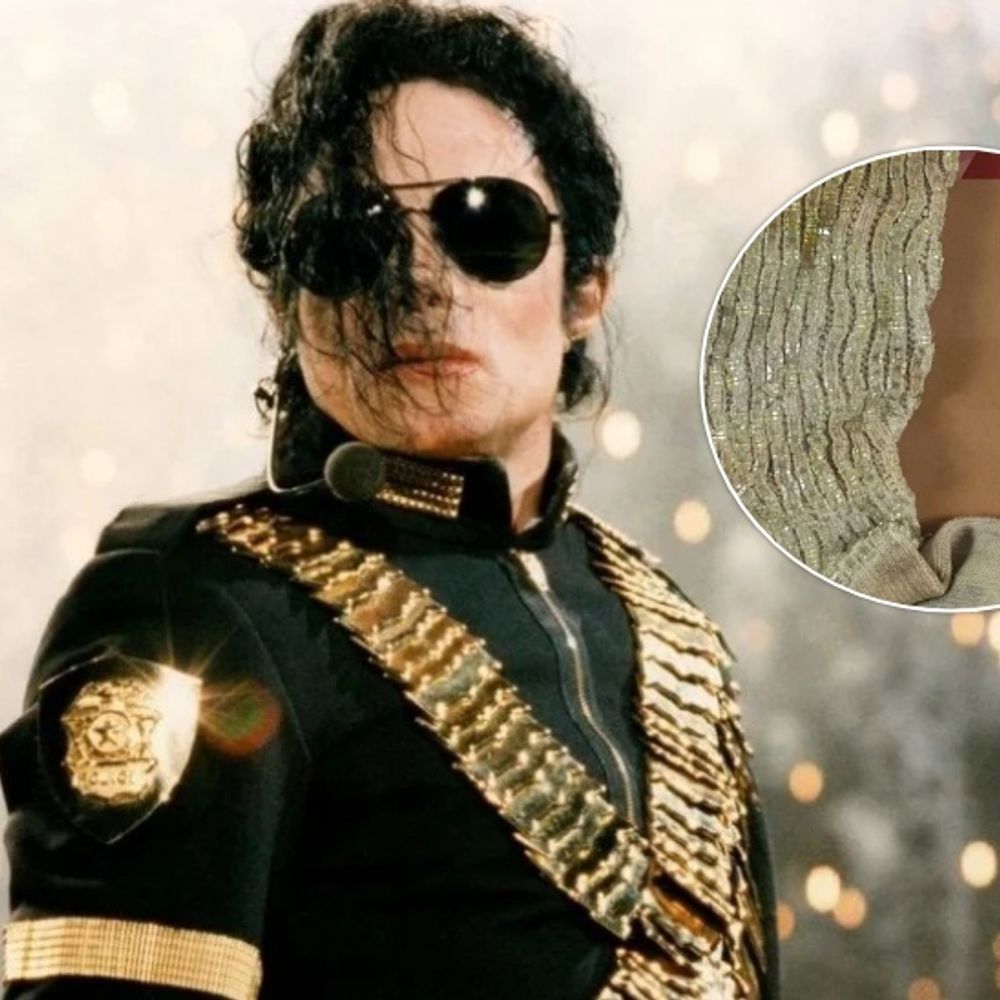 7 लाख में हुई माइकल जैक्सन के मोजे की नीलामी:28 साल पहले लंदन कॉन्सर्ट में पहना था, टेक्नीशियन को ड्रेसिंग रूम के पास पड़ा मिला था