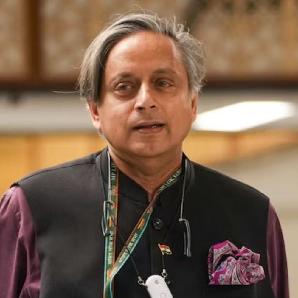 शिवलिंग पर बिच्छू’ टिप्पणी मामले में थरूर को राहत:सुप्रीम कोर्ट बोला- प्रशासक और जज एक जैसे, दोनों की चमड़ी मोटी; 2018 का है मामला