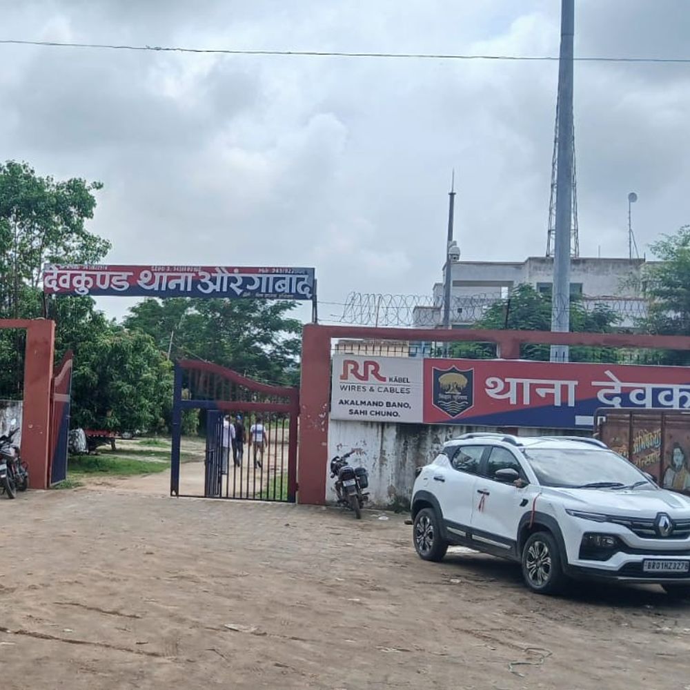 औरंगाबाद में खिड़की तोड़कर चार आरोपी थाने से फरार:लॉकेट चोरी के मामले में पुलिस ने पकड़ा था, चौकीदार पर लापरवाही का आरोप