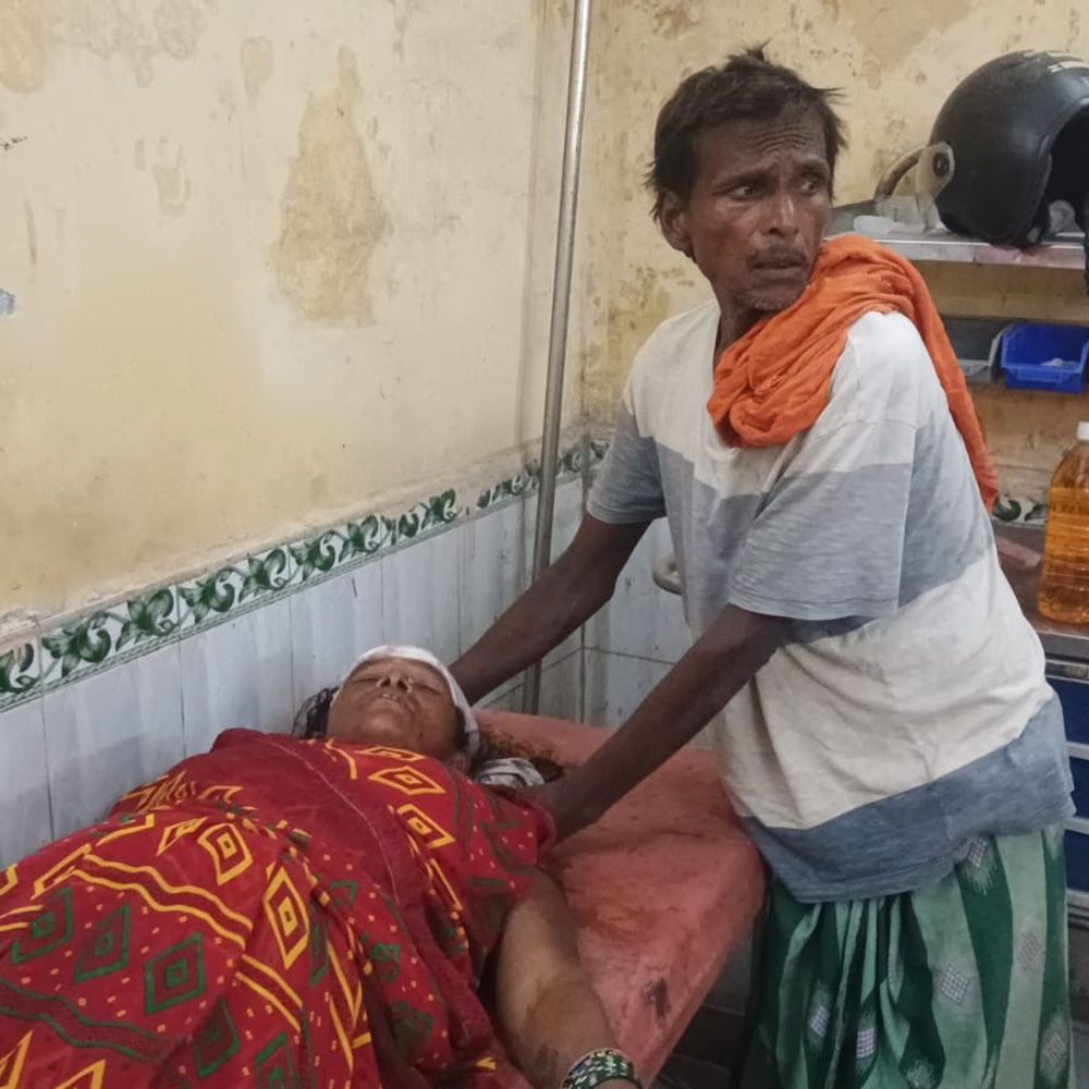 दो पक्षों में मारपीट, 4 लोग जख्मी:गोपालगंज में जमीन विवाद में दोनों तरफ से चले लाठी-डंडे; सभी सदर अस्पताल में भर्ती