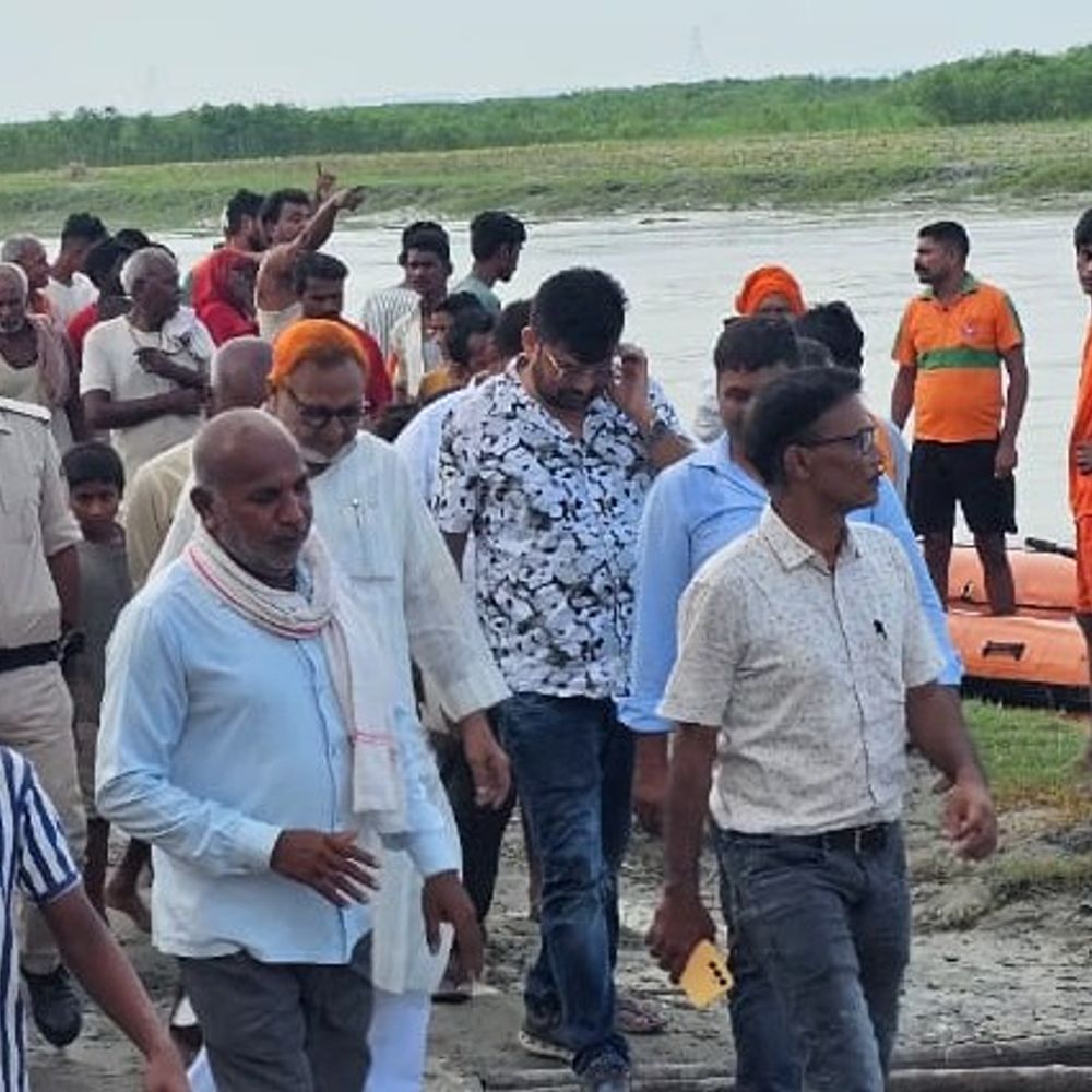 पूर्व विधायक ने कटाव स्थल का जायजा लिया, गांव बचाने की मांग