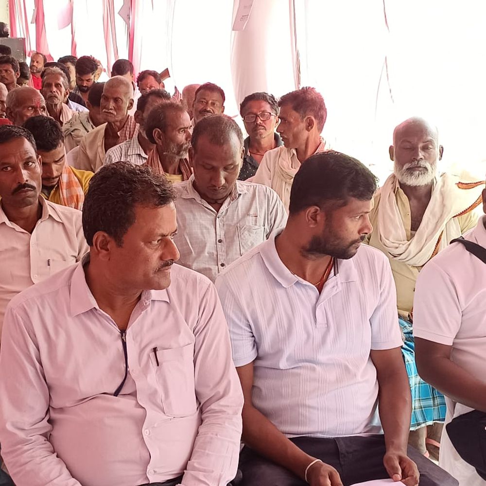 गाद और जंगल के कारण नहर तक पानी पहुंचने में कठिनाई