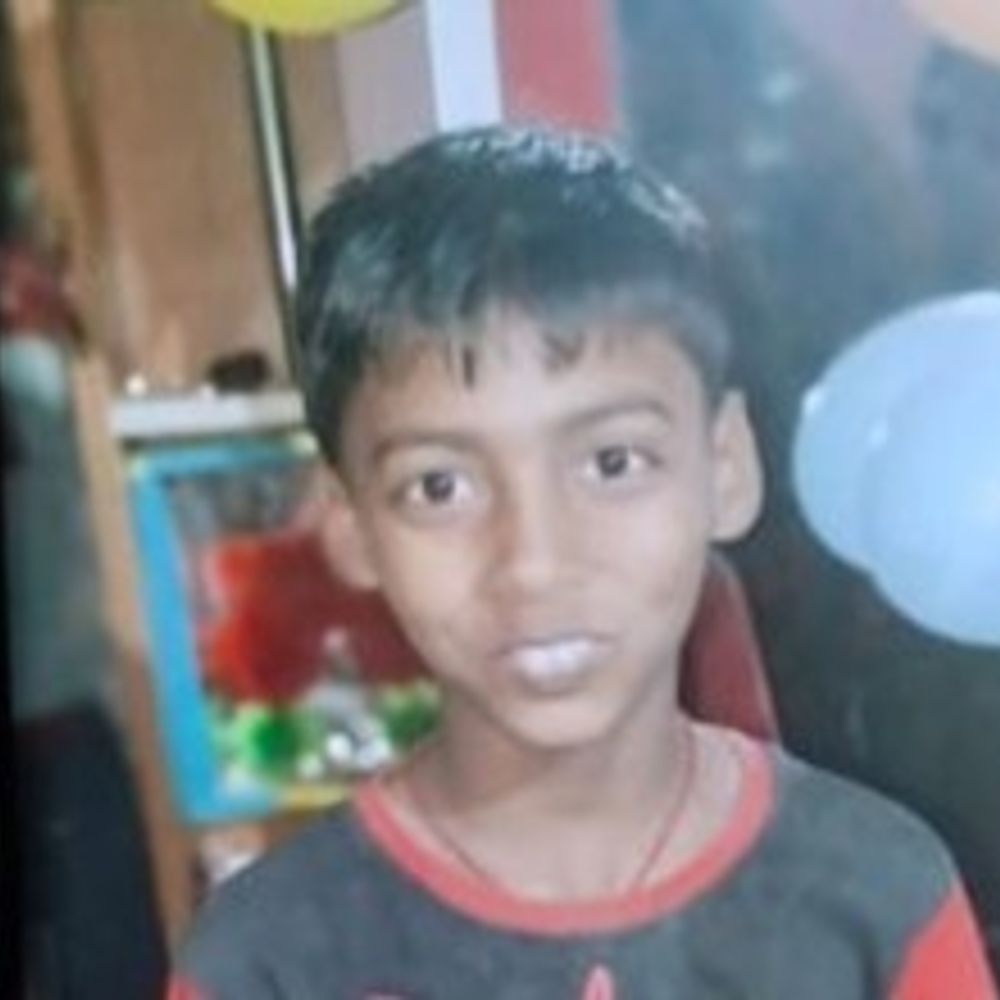 पानी भरे गड्ढे में डूबकर किशोर की मौत:दादा के साथ मवेशियों का चारा लाने गया था, अस्पताल ले जाने के दौरान गई जान