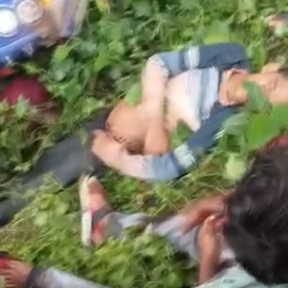 किशनगंज में टोटो-एम्बुलेंस की टक्कर; एक की मौत:चार घायल, तेज रफ्तार के कारण हुआ हादसा; घटना के बाद ड्राइवर फरार