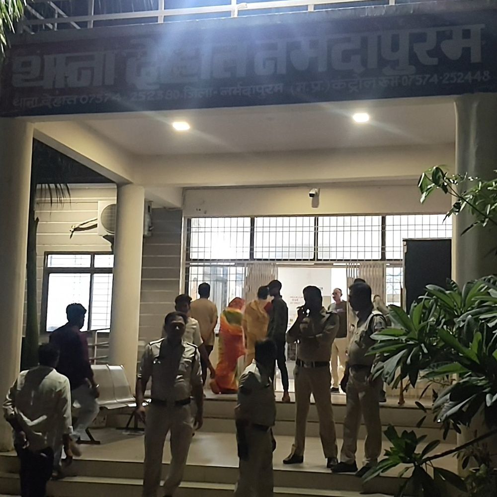 भाजपा आईटी-प्रभारी से रंगदारी, सरेराह मारपीट:2 आरोपी हिरासत में; भाजपा पदाधिकारी पर हमले की 3 दिन में दूसरी घटना