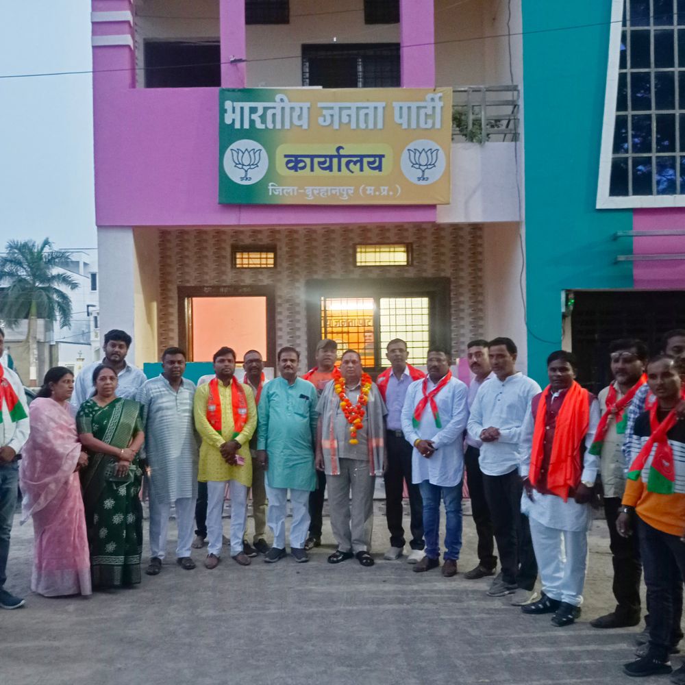 मछुआरा कल्याण बोर्ड अध्यक्ष सिताराम बाथम बुरहानपुर पहुंचे:भाजपा कार्यालय में जिलाध्यक्ष डॉ. माने ने किया स्वागत; कावड़ यात्रा में होंगे शामिल
