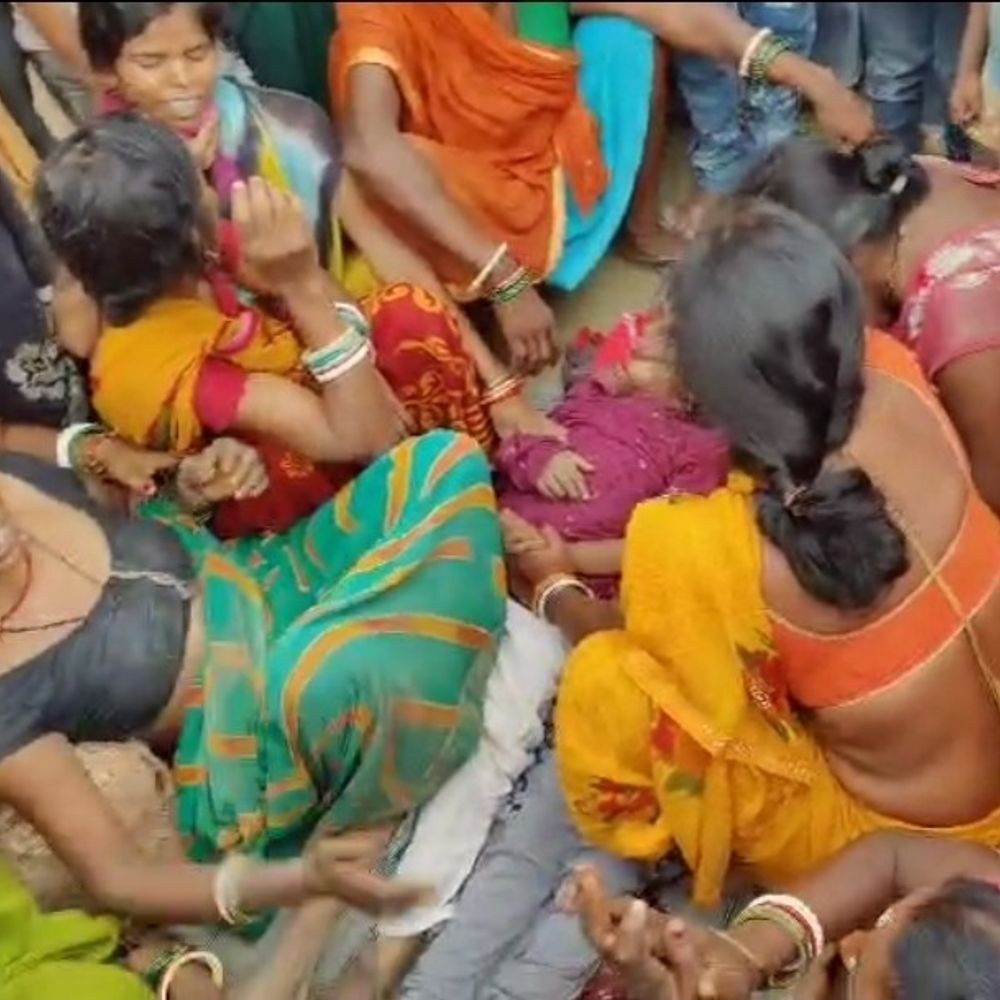 सड़क किनारे गड्ढे में डूबने से दो बच्चियों की मौत:वैशाली में मिट्टी के खनन से गड्ढा बना था, दोनों खेलते समय गिरीं