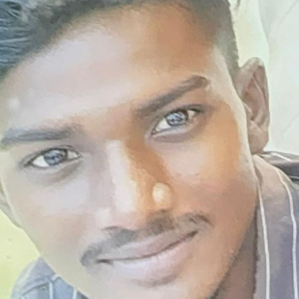नवादा में तेज रफ्तार गाड़ी ने बाइक सवारों को ठोका:अकौना पुल के पास युवक की मौत, दोस्त गंभीर हालत में पटना रेफर