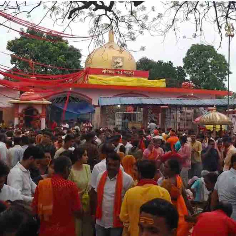 अरेराज सोमेश्वर नाथ महादेव मंदिर पहुंचे 1,00,000 श्रद्धालु:मोतिहारी में अंतिम सोमवारी पर हर हर महादेव के नारे गूंजे, बारिश में भक्तों ने किया जलाभिषेक