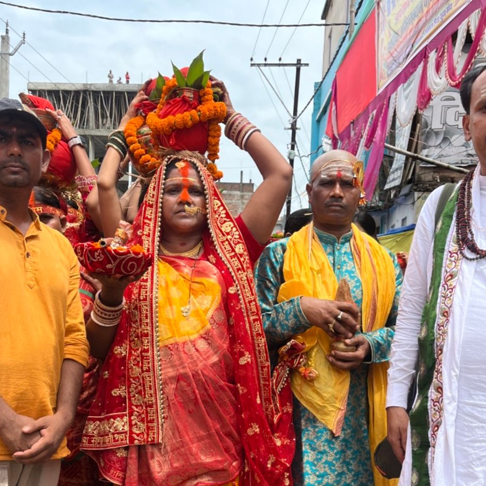 कलश यात्रा के साथ शुरू हुआ 3 दिवसीय रामधुन महायज्ञ:शेखपुरा में 501 महिलाओं ने माथे पर कलश लेकर 6KM की नगर परिक्रमा की