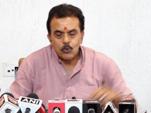 शिवसेना नेता निरुपम बोले-मुंबई में हाउसिंग जिहाद जारी:हिंदुओं को हटाकर मुस्लिमों को बसाया जा रहा, इससे हिंदू अल्पसंख्यक हो सकते हैं