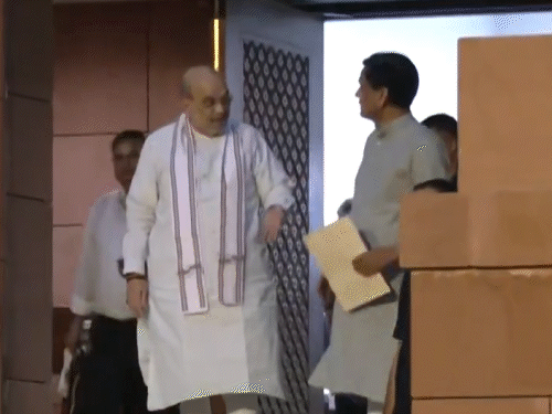 संसद में आंतरिक सुरक्षा को लेकर हाई लेवल बैठक:गृह मंत्री अमित शाह से मिले NSA डोभाल, IB डायरेक्टर भी मौजूद रहे