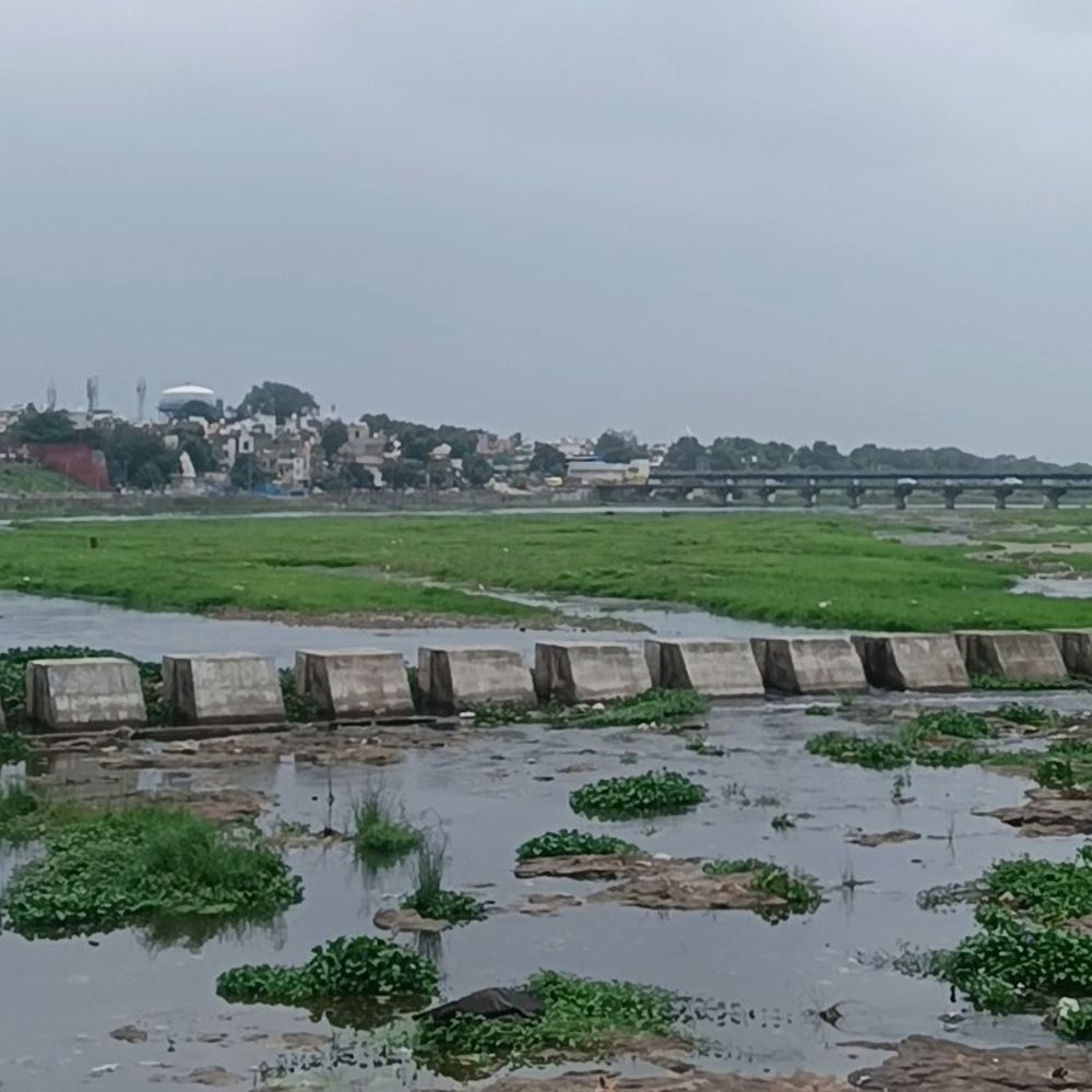कम बारिश के टॉप 5 जिलों में खरगोन:पिछले साल से 6 इंच कम बारिश; सूखी पड़ी कुंदा नदी, फसलों पर संकट