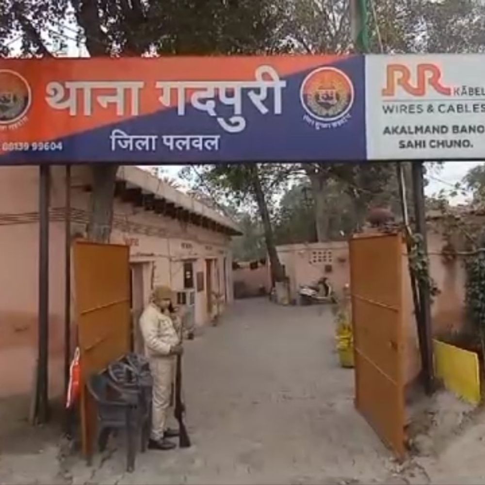 पलवल में व्यापारी के कारिंदे से 1 करोड़ रुपए लूटे:पुलिस कर्मी बन कर बस से किया अपहरण; वृंदावन में बेची थी जमीन