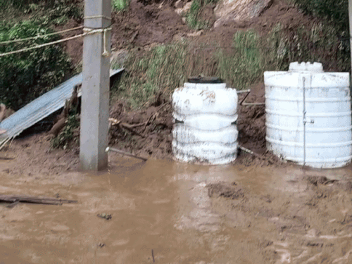 शिमला में 3 घरों पर लैंडस्लाइड:कोलडैम का पानी छोड़ने से पंजाब में भी अलर्ट, मनाली के सभी स्कूलों में छुट्टी