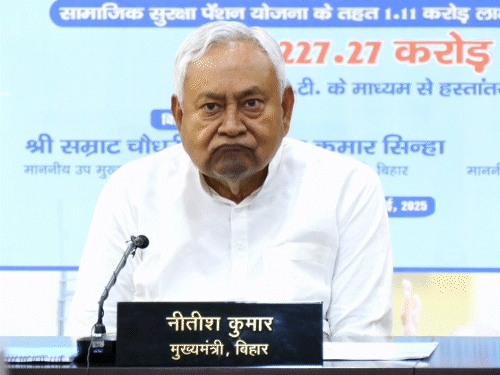 बिहार में शिक्षक भर्ती में डोमिसाइल लागू:अब बिहार के लोगों को ही नौकरी में मिलेगी प्राथमिकता; चुनाव से पहले नीतीश का बड़ा फैसला