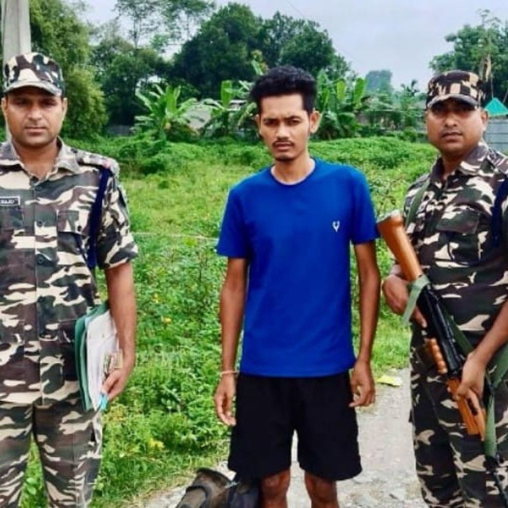 भारत-नेपाल सीमा पर SSB ने बांग्लादेशी युवक को पकड़ा:मामा करता है अवैध घुसपैठ का काम, फर्जी आधार कार्ड; भारतीय रुपए- 70 बांग्लादेशी टका बरामद