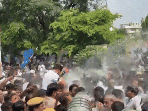 जयपुर में सचिन पायलट पर वाटर कैनन चलाई:NSUI के राष्ट्रीय अध्यक्ष का मोबाइल चोरी, छात्रसंघ चुनाव की मांग को लेकर प्रदर्शन